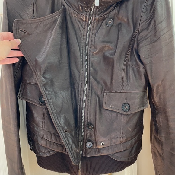 Theory brown leather bomber size small - Picture 5 of 7